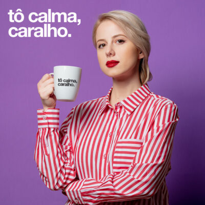 Caneca Tô calma, caralho - samba.